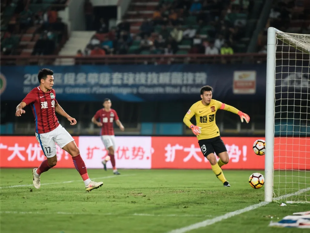 首发阵容中